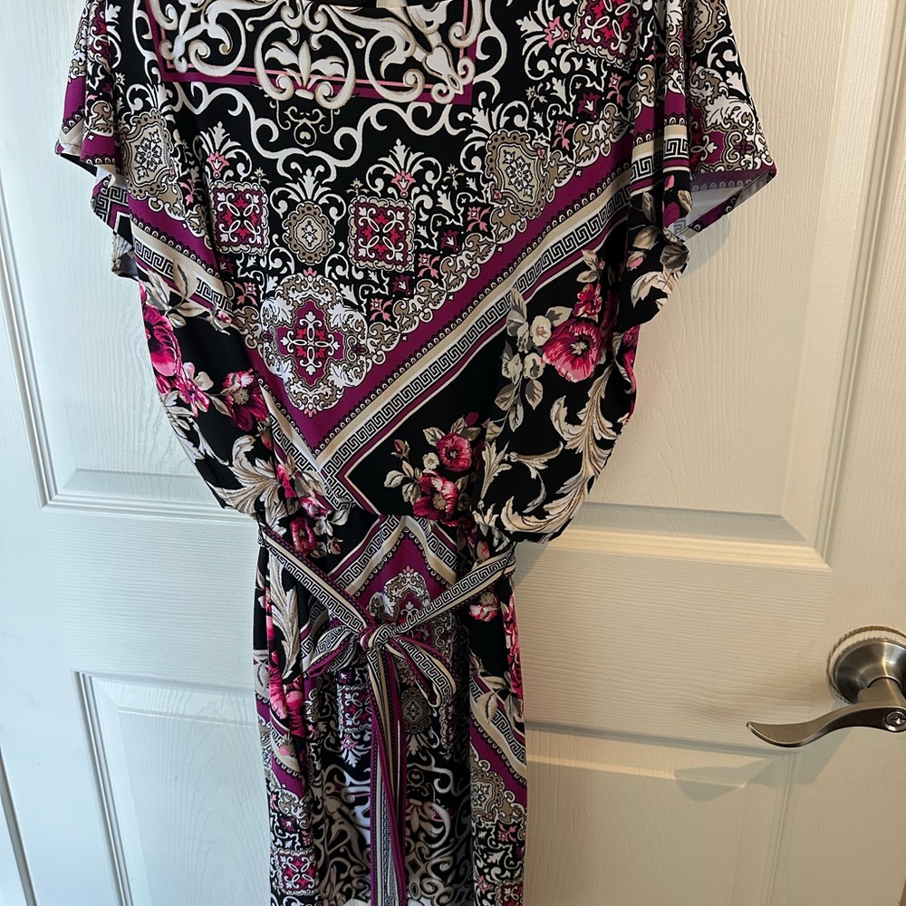 White House Black Market Black and White Dolman Sleeve Minidress